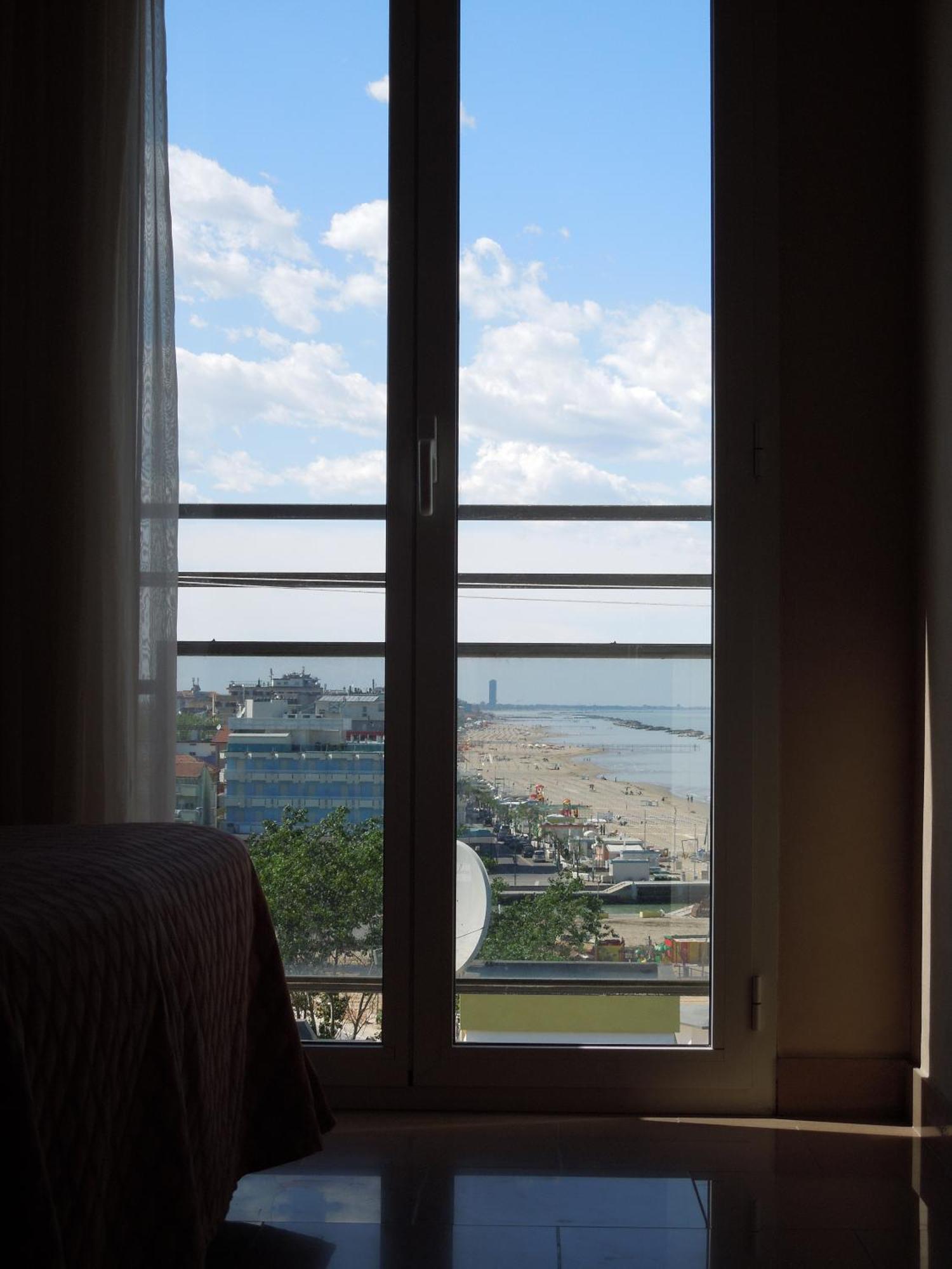 Mondial Hotel 3*