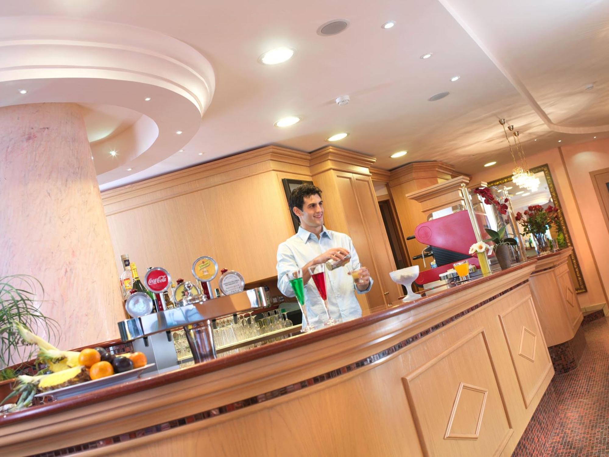 Hotel Mondial 3*